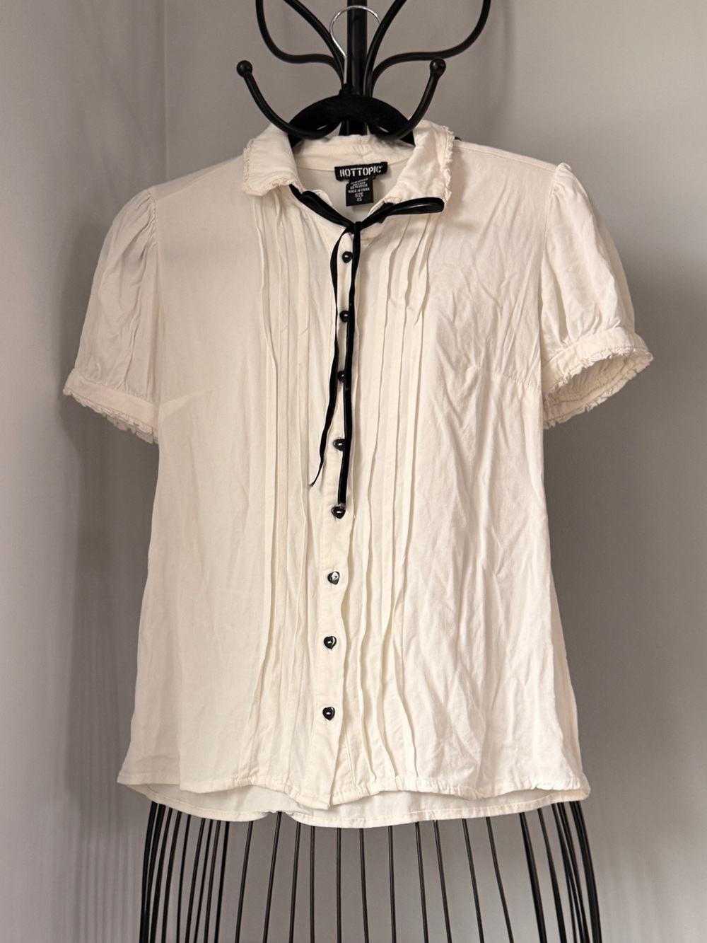 Hot Topic White Pintuck Button-Down Blouse with Black Ribbon Tie